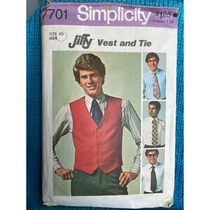 Simplicity 7701 Sewing pattern vest wide neck tie 1970s size 40